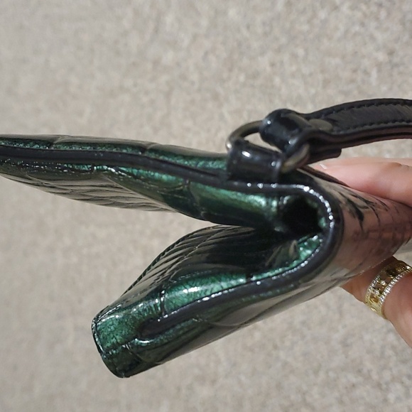 Vera Wang Clutch/ Wristlet Foldable - Picture 16 of 16